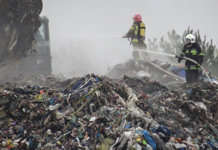 20 firemen units tried to extinguish fire at one of the landfills in Świętokrzyskie region. It was the 8th time this landfill was on fire in less than a year. | photo: kielce.uw.gov.pl/